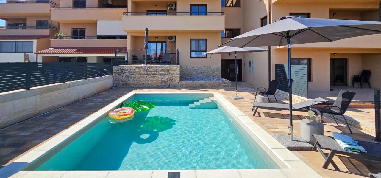 Apartment Bluemare B3 With Shared Pool Ližnjan Dış mekan fotoğraf